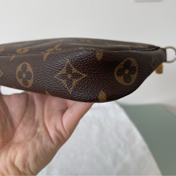 LOUIS VUITTON VINTAGE MONOGRAM POCHETTE ACCESSOIRES - Picture 5 of 12